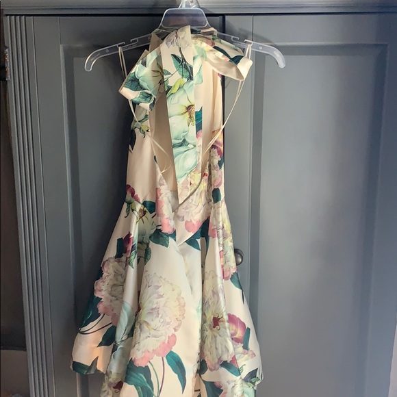 Lulu’s Floral halter dress - Picture 3 of 4